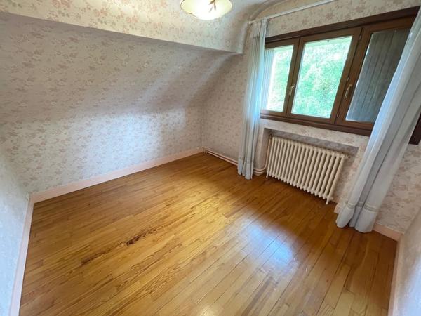 Maison
                                                                                                                                                                                                                                                                                                                        5 pièce(s)                                                                                                                                                                                                          4 chambre(s)                                                                                                                                                                                                          101  m²