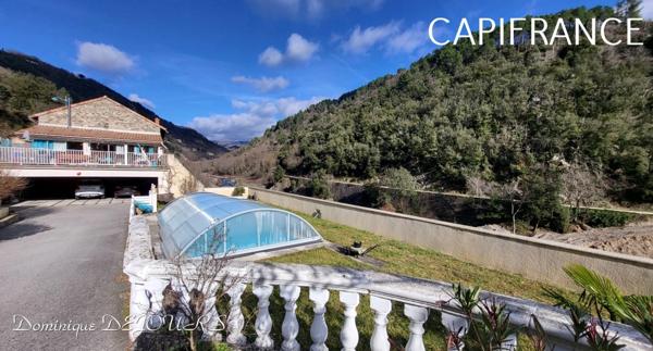 GRANDE MAISON avec piscine - 2 logements dont 1 logement loué à l'année loyer 980€/mois hors charge.