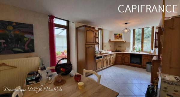 GRANDE MAISON avec piscine - 2 logements dont 1 logement loué à l'année loyer 980€/mois hors charge.