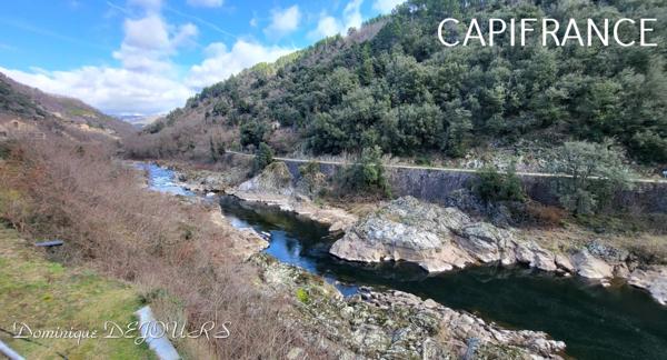 GRANDE MAISON avec piscine - 2 logements dont 1 logement loué à l'année loyer 980€/mois hors charge.