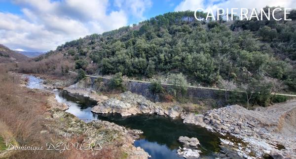 GRANDE MAISON avec piscine - 2 logements dont 1 logement loué à l'année loyer 980€/mois hors charge.