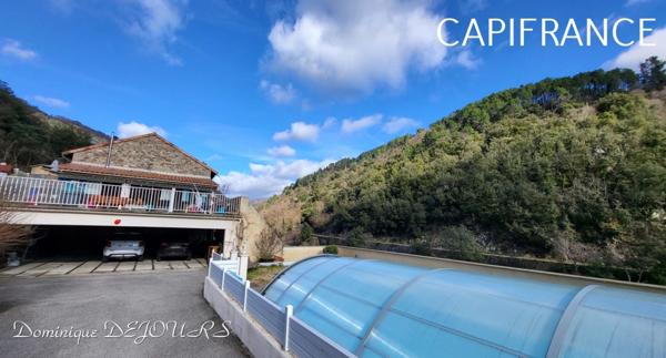 GRANDE MAISON avec piscine - 2 logements dont 1 logement loué à l'année loyer 980€/mois hors charge.