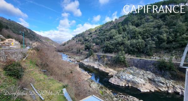 GRANDE MAISON avec piscine - 2 logements dont 1 logement loué à l'année loyer 980€/mois hors charge.
