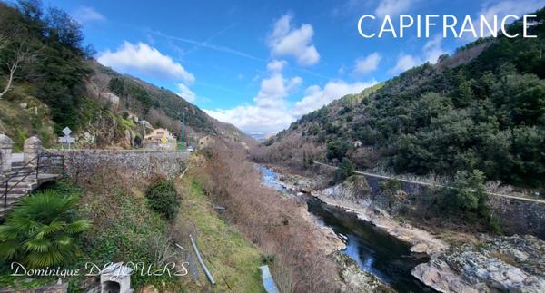 GRANDE MAISON avec piscine - 2 logements dont 1 logement loué à l'année loyer 980€/mois hors charge.