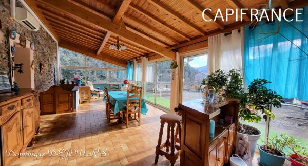 GRANDE MAISON avec piscine - 2 logements dont 1 logement loué à l'année loyer 980€/mois hors charge.