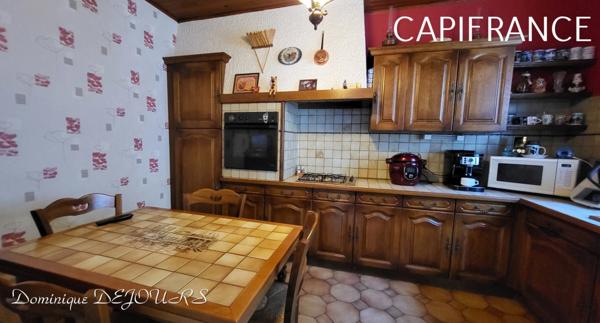 GRANDE MAISON avec piscine - 2 logements dont 1 logement loué à l'année loyer 980€/mois hors charge.