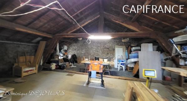 GRANDE MAISON avec piscine - 2 logements dont 1 logement loué à l'année loyer 980€/mois hors charge.