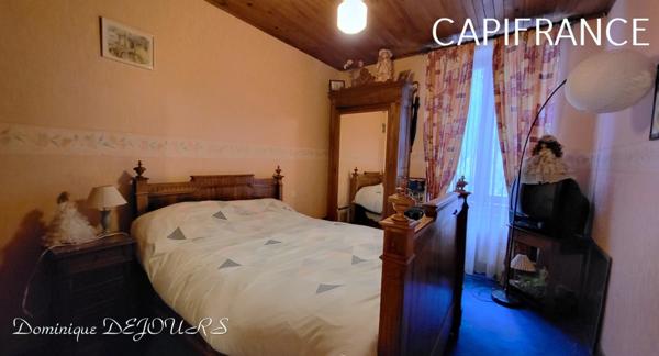 GRANDE MAISON avec piscine - 2 logements dont 1 logement loué à l'année loyer 980€/mois hors charge.