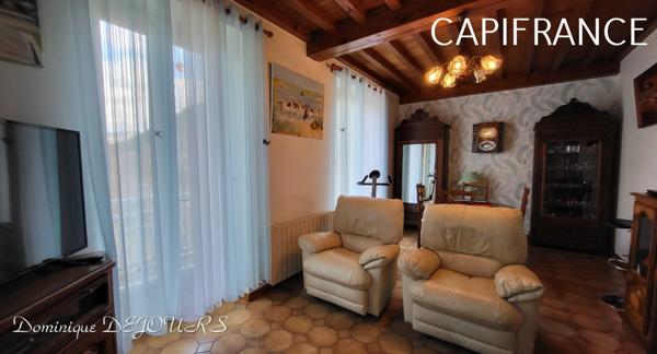 GRANDE MAISON avec piscine - 2 logements dont 1 logement loué à l'année loyer 980€/mois hors charge.