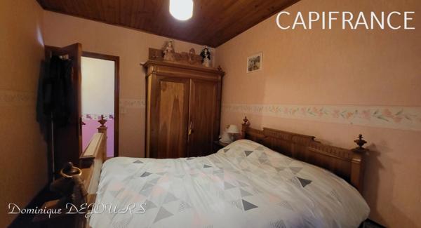 GRANDE MAISON avec piscine - 2 logements dont 1 logement loué à l'année loyer 980€/mois hors charge.