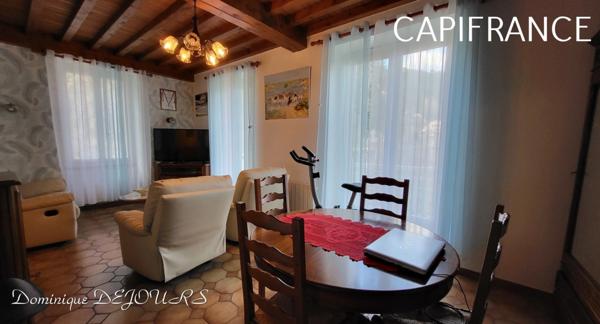 GRANDE MAISON avec piscine - 2 logements dont 1 logement loué à l'année loyer 980€/mois hors charge.