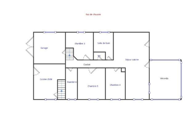 GRANDE MAISON avec piscine - 2 logements dont 1 logement loué à l'année loyer 980€/mois hors charge.