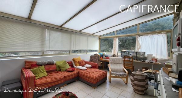 GRANDE MAISON avec piscine - 2 logements dont 1 logement loué à l'année loyer 980€/mois hors charge.