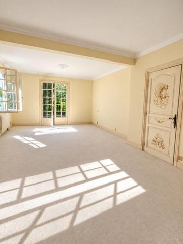 villa 4 pièce(s) 180 m2, avec terrain constructible