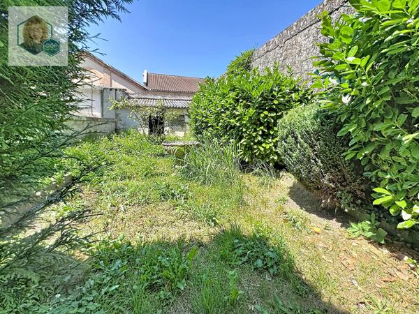 MAISON DE VILLE DES ANNÉES 30 AVEC JARDIN ET POTENTIEL D’AMÉNAGEMENT