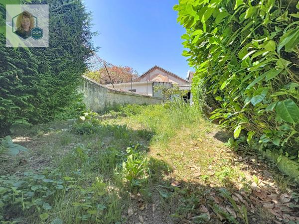 MAISON DE VILLE DES ANNÉES 30 AVEC JARDIN ET POTENTIEL D’AMÉNAGEMENT