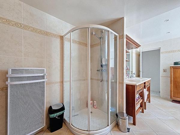 Maison 10 pièce(s) 217 m2