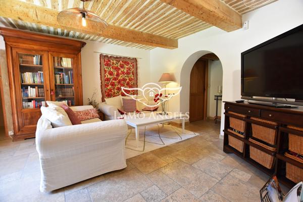 Propriété d’Exception au Cœur de Sainte-Cécile-les-Vignes