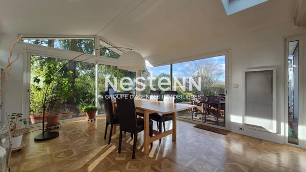 Nestenn IGNY - Maison indépendante de 202m² avec 4 chambres, Quartier Vilgénis, Séjour triple exposition, Jardin, sous-sol total, garage, Proche école Steiner et collège, Axes routiers A6/ A10/N118 faciles d'accès.