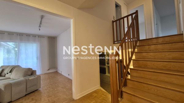 Nestenn IGNY - Maison indépendante de 202m² avec 4 chambres, Quartier Vilgénis, Séjour triple exposition, Jardin, sous-sol total, garage, Proche école Steiner et collège, Axes routiers A6/ A10/N118 faciles d'accès.