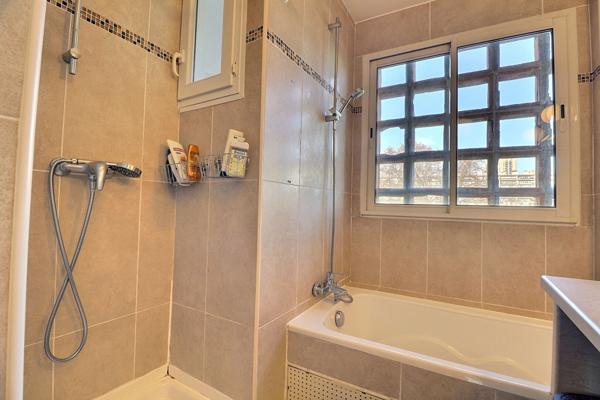 SAINT GINIEZ-13008-APPARTEMENT MARSEILLE 3/4 PIECES-CAVE