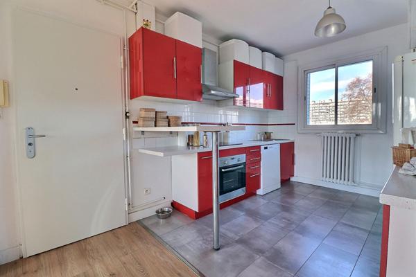 SAINT GINIEZ-13008-APPARTEMENT MARSEILLE 3/4 PIECES-CAVE