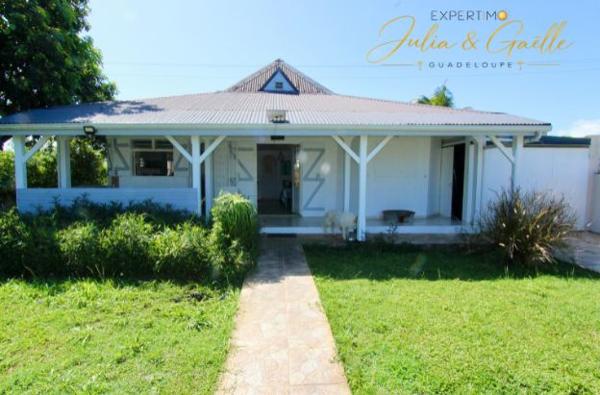 Villa avec jardin et piscine – Baie-Mahault