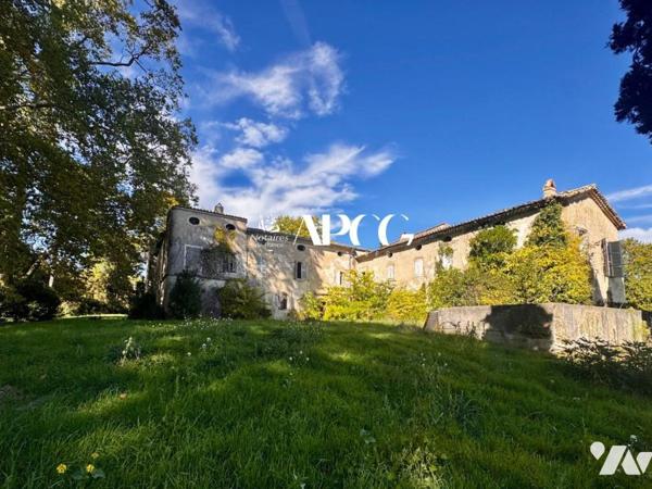 ENSEMBLE IMMOBILIER - FORT POTENTIEL - A RENOVER EN DROME PROVENCALE 