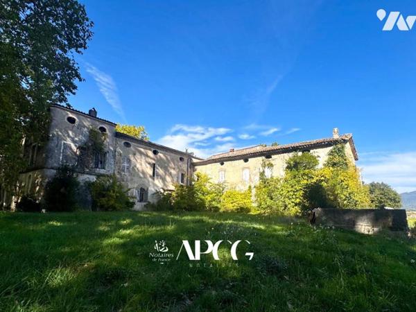 ENSEMBLE IMMOBILIER - FORT POTENTIEL - A RENOVER EN DROME PROVENCALE 
