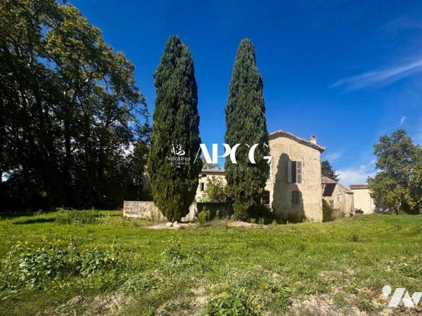 ENSEMBLE IMMOBILIER - FORT POTENTIEL - A RENOVER EN DROME PROVENCALE 