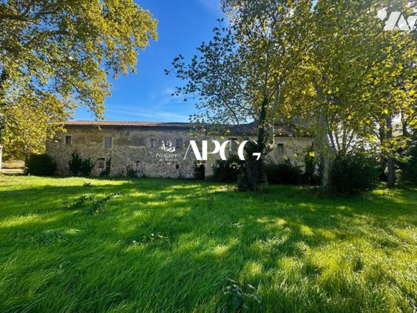 ENSEMBLE IMMOBILIER - FORT POTENTIEL - A RENOVER EN DROME PROVENCALE 