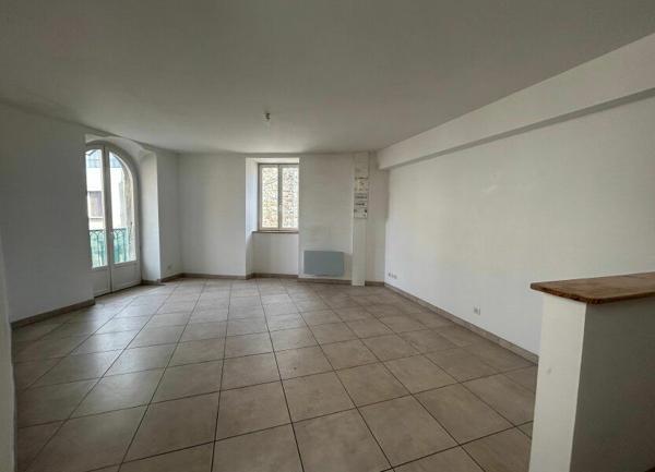 Appartement à louer    2 pièces • 43 m2 Lablachère