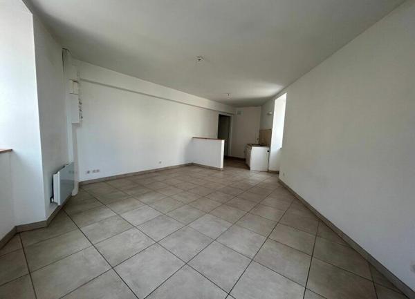 Appartement à louer    2 pièces • 43 m2 Lablachère