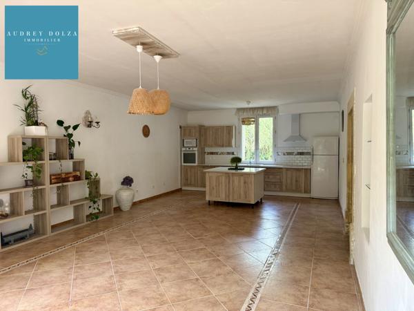 Propriété familiale de 185 m² de plain-pied avec grandes dépendances - Salon de Provence - 940 000€ FAI
