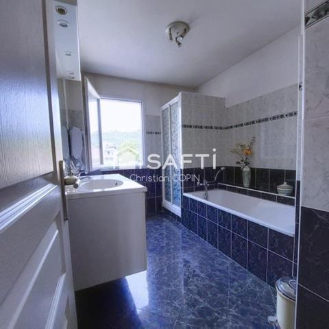 GRAND T3  95M2+TERRASSE+ASCENSEUR+PLACE DE PARKING PRIVEE