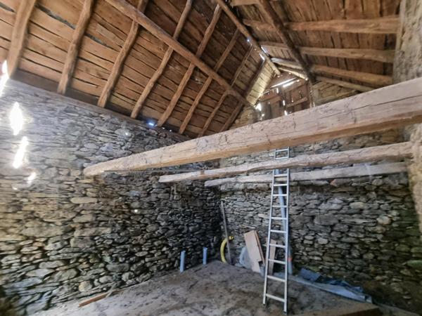 grange de 22,5 m2 au sol sur 2 étages