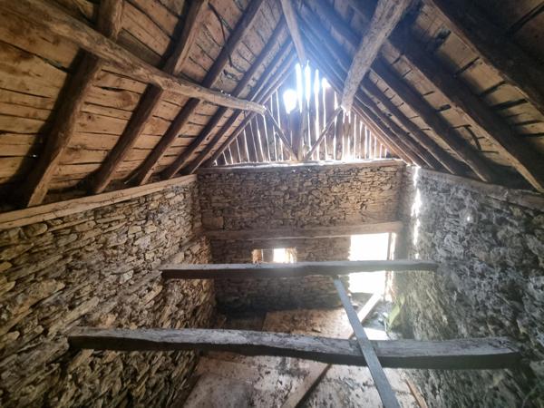 grange de 22,5 m2 au sol sur 2 étages