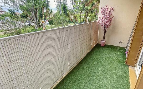 Appartement à vendre    3 pièces • 59,85 m2 Marseille 12