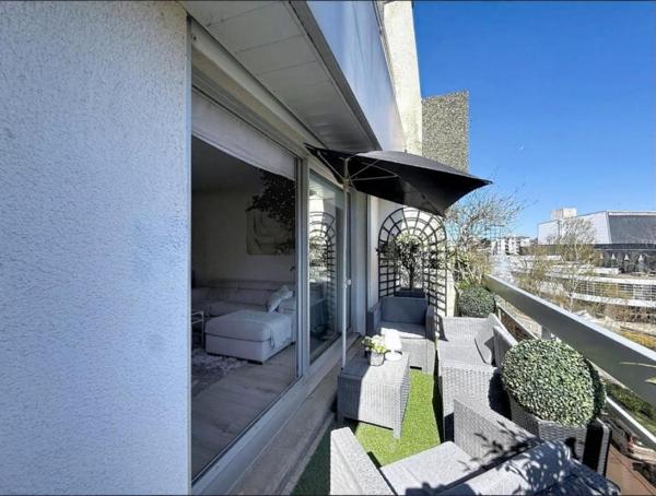 Appartement T3, 67.60 m2, très lumineux avec terrasse, garage et cave. Vannes centre, quartier Palais des Arts