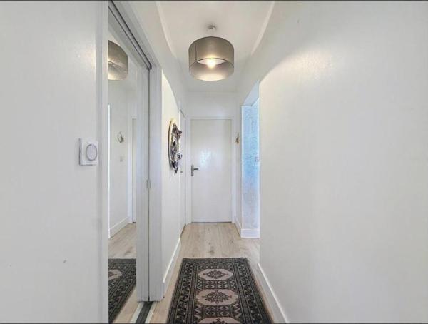 Appartement T3, 67.60 m2, très lumineux avec terrasse, garage et cave. Vannes centre, quartier Palais des Arts