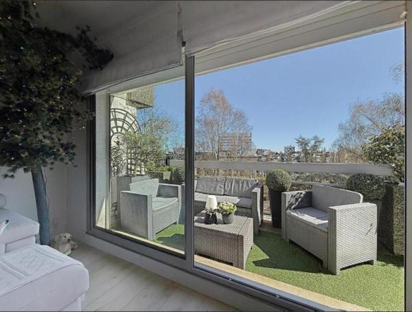 Appartement T3, 67.60 m2, très lumineux avec terrasse, garage et cave. Vannes centre, quartier Palais des Arts