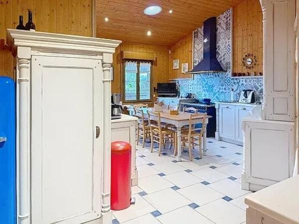 Très belle longère familiale sans voisins avec un terrain clos.
