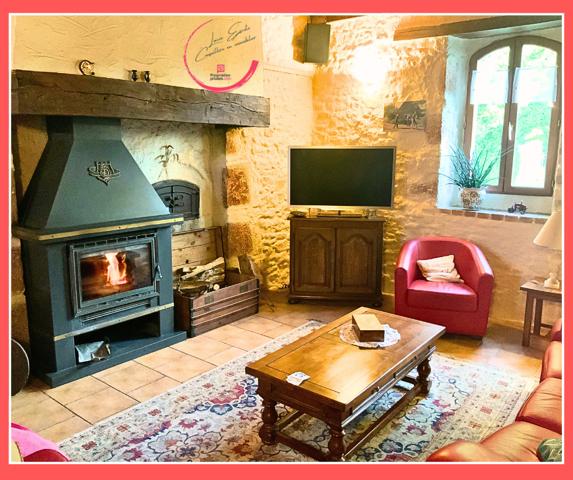 Grande maison avec 3 hectares environ de terrain et plusieurs dépendances