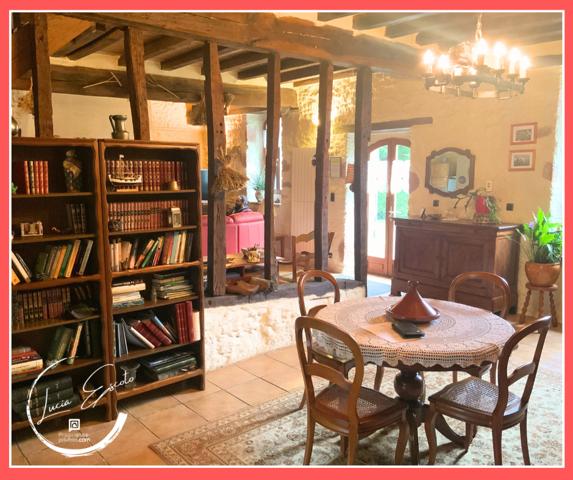 Grande maison avec 3 hectares environ de terrain et plusieurs dépendances