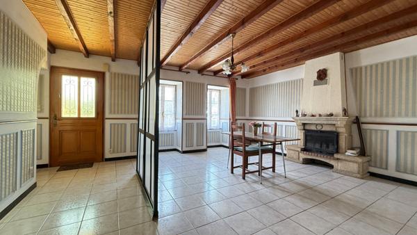 BOURNEZEAU MAISON A VENDRE 8 pièce(s) 174.76 m²