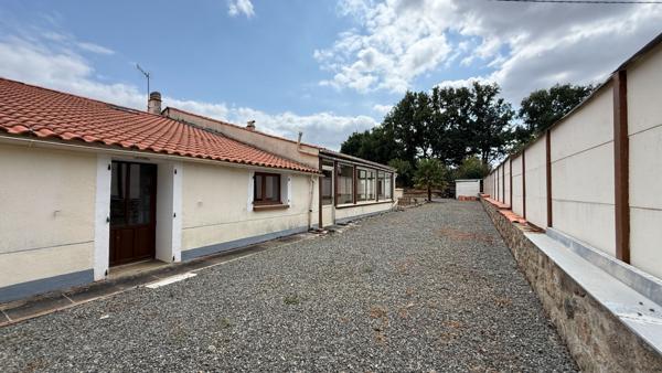 BOURNEZEAU MAISON A VENDRE 8 pièce(s) 174.76 m²