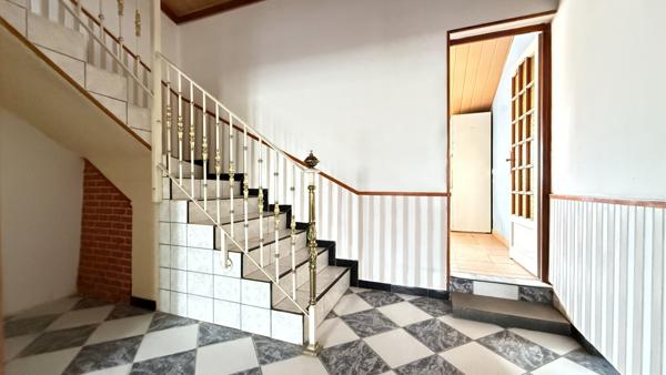 BOURNEZEAU MAISON A VENDRE 8 pièce(s) 174.76 m²