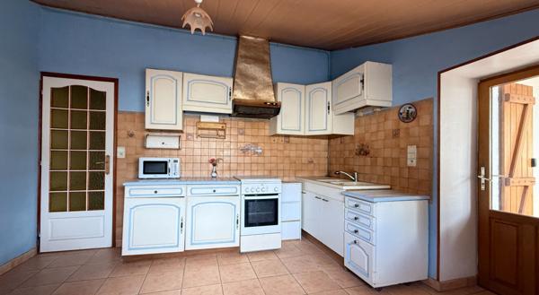 BOURNEZEAU MAISON A VENDRE 8 pièce(s) 174.76 m²