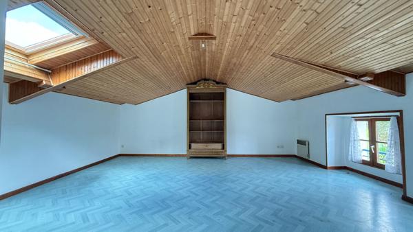 BOURNEZEAU MAISON A VENDRE 8 pièce(s) 174.76 m²