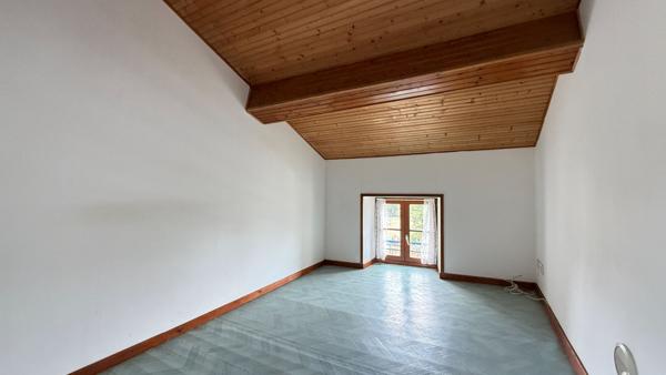 BOURNEZEAU MAISON A VENDRE 8 pièce(s) 174.76 m²